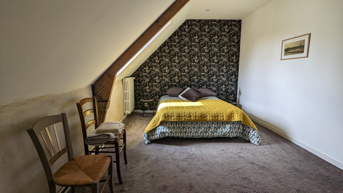 位于海边典型的布列塔尼（ Breton ）住宅中的独立房间