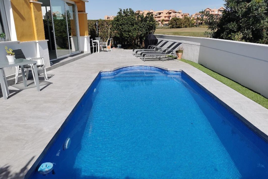 Villa individuelle avec piscine chauffée vue golf