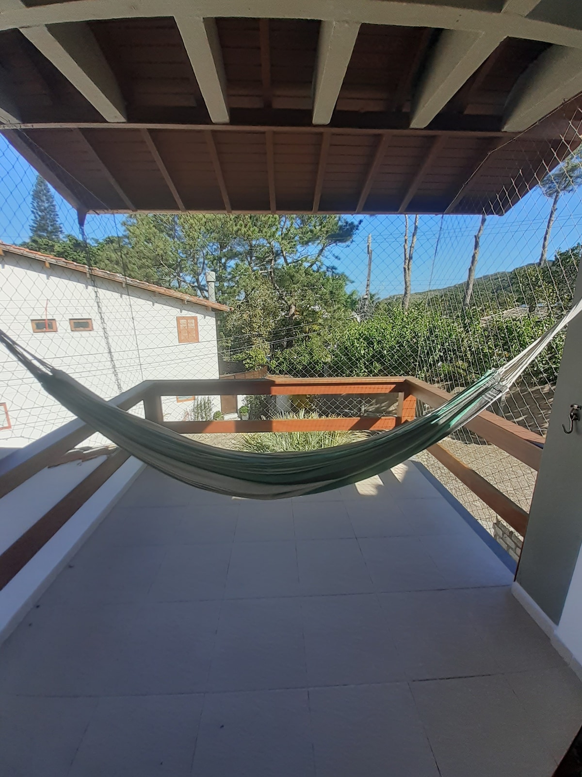 Quarto inteiro em Condomínio na Praia Mole