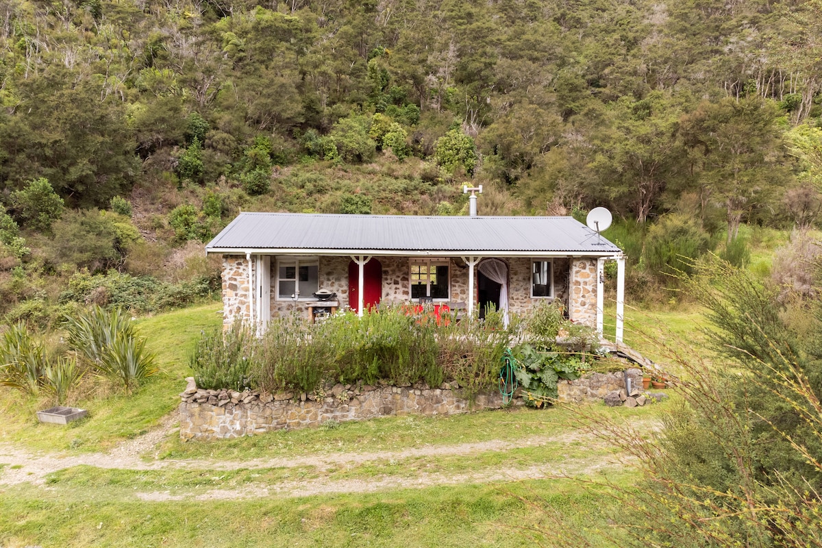 普罗旺斯法国小屋（ Provence French Cottage ） - Wairarapa度假胜地。