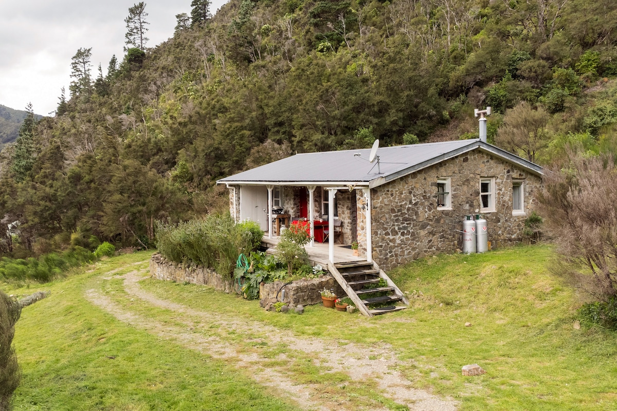 普罗旺斯法国小屋（ Provence French Cottage ） - Wairarapa度假胜地。