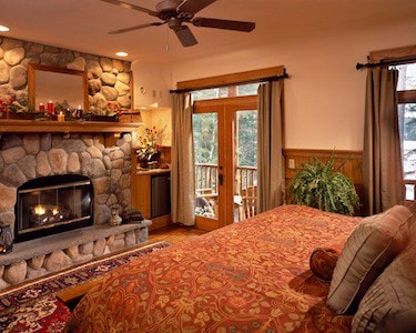 Oak Guest Room w/Jacuzzi,  fireplace and lake view