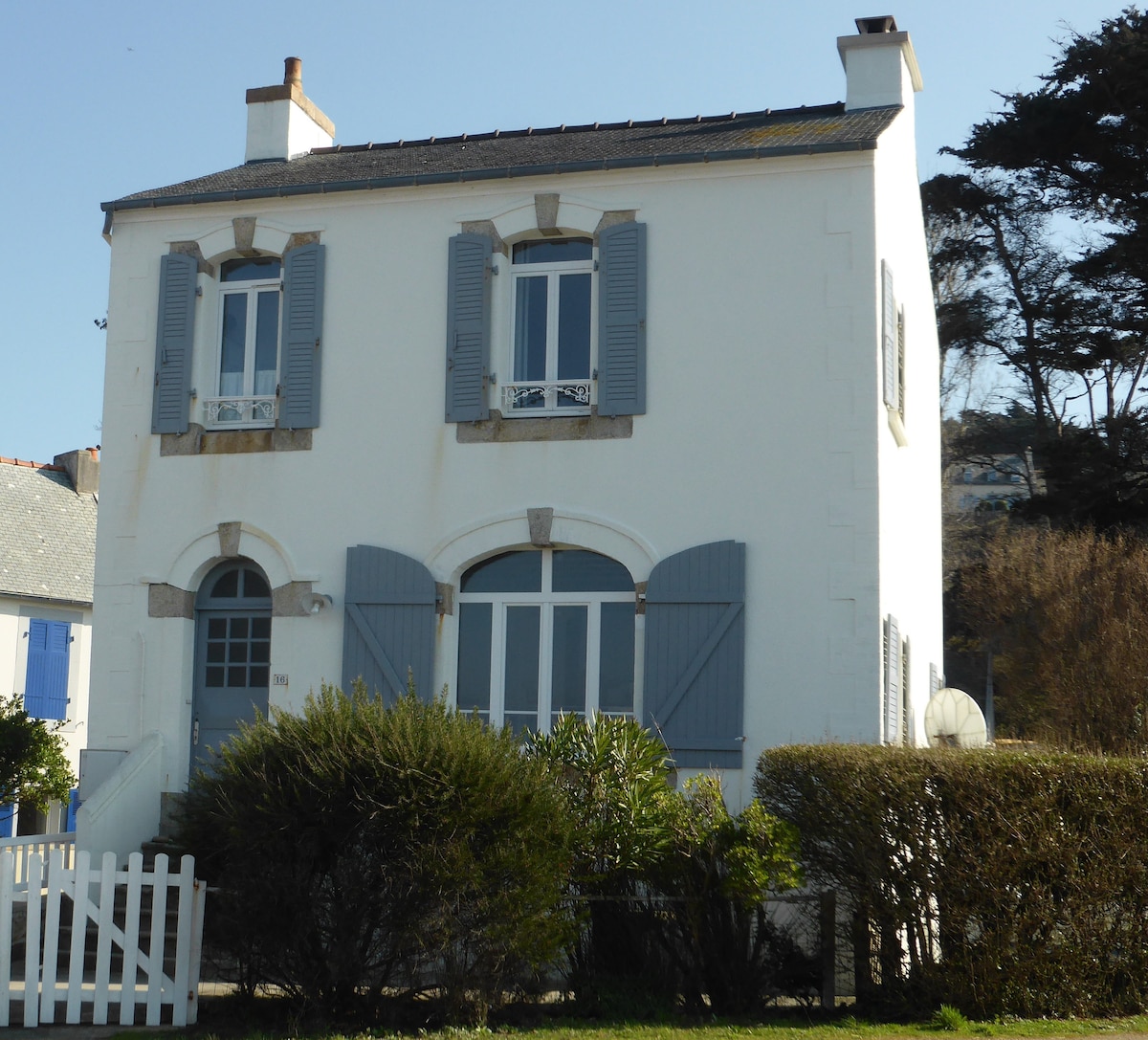 Charmante maison, les pieds dans l'eau