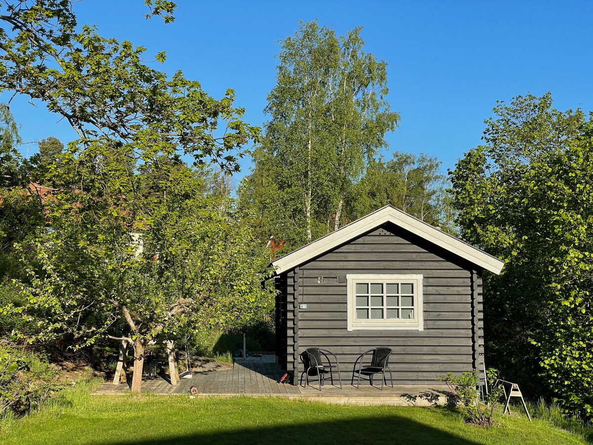 斯德哥尔摩群岛Resarö Vaxholm的温馨乡村小屋