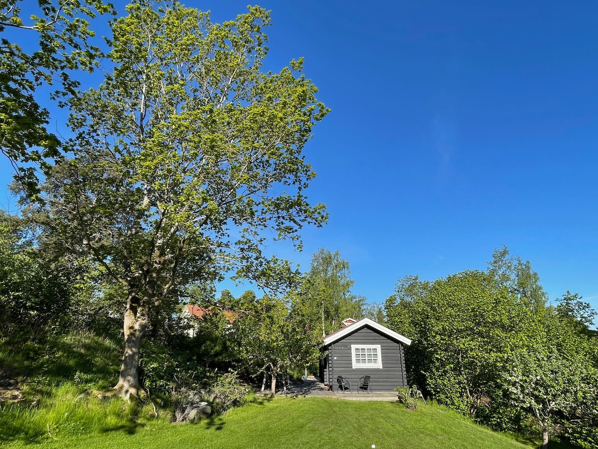 斯德哥尔摩群岛Resarö Vaxholm的温馨乡村小屋