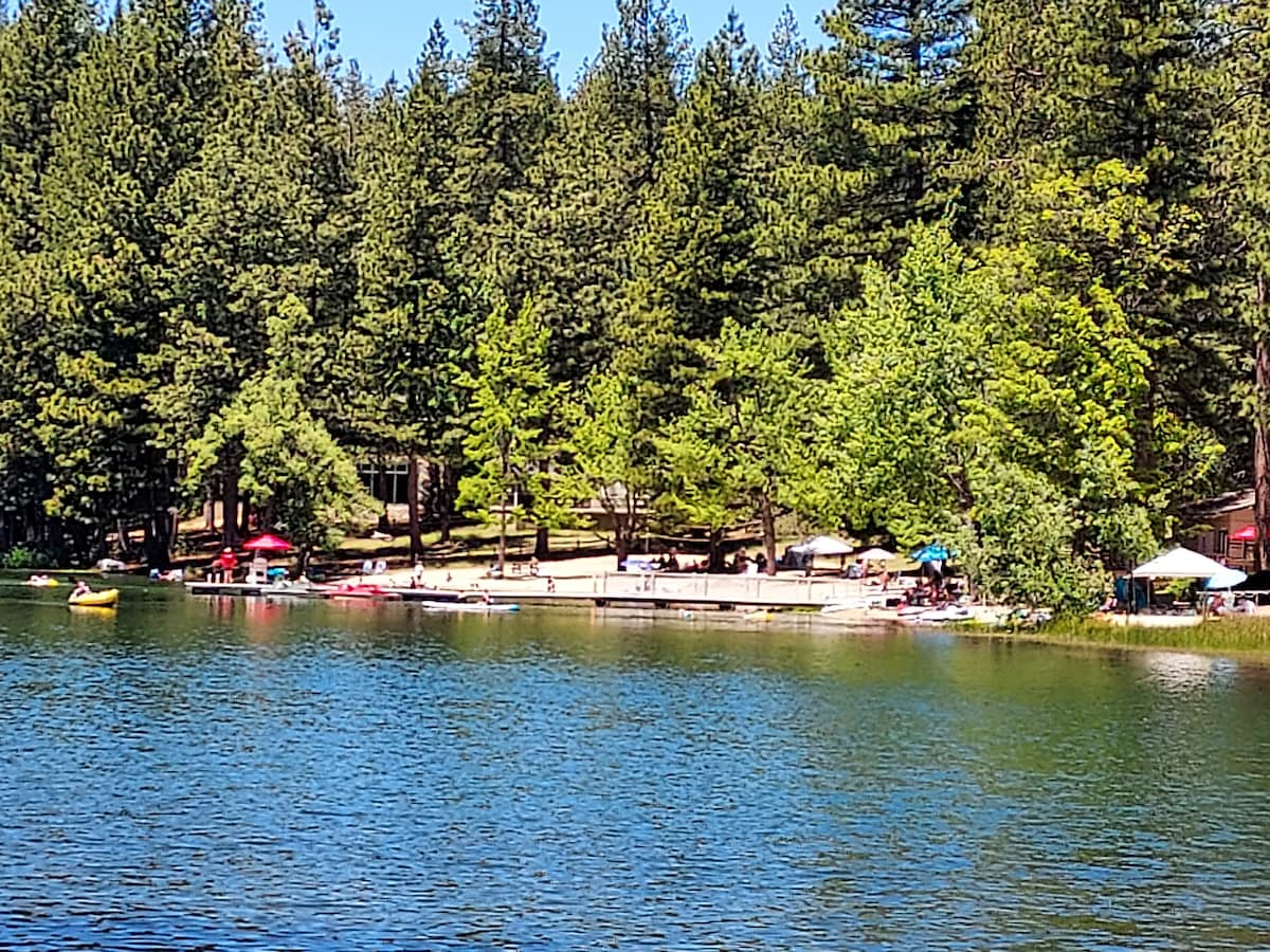 LakeMont舒适森林隐蔽处，靠近滑雪场和美食