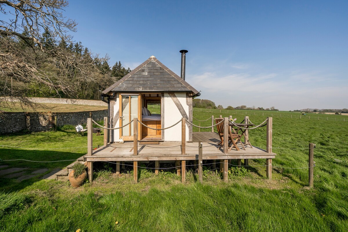 在Broxhall农场的The Herdsman 's Hut Glamping