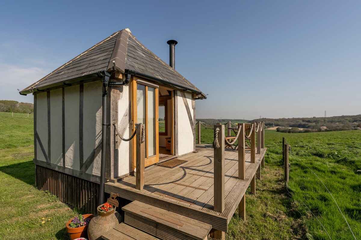 在Broxhall农场的The Herdsman 's Hut Glamping