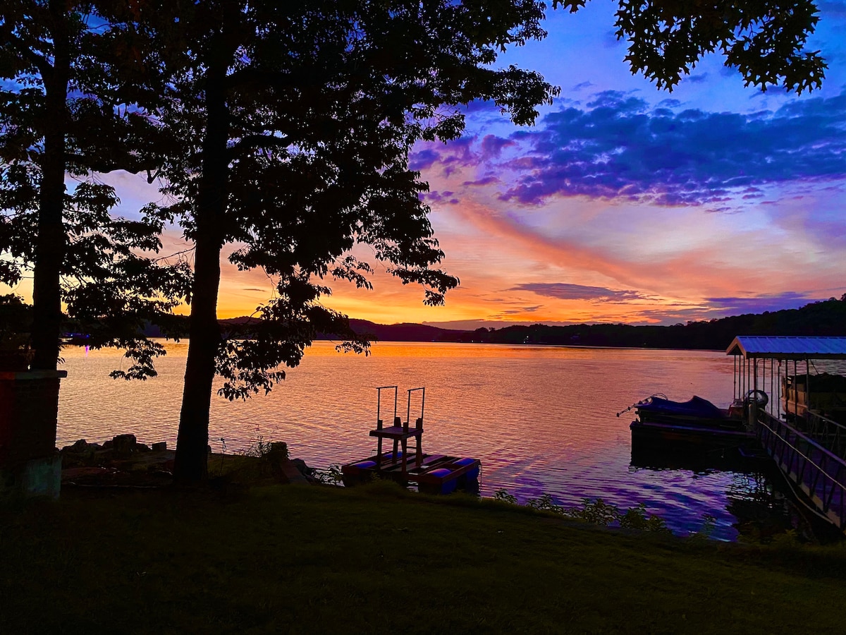 Water 's Edge Ozark Retreat with Private Dock