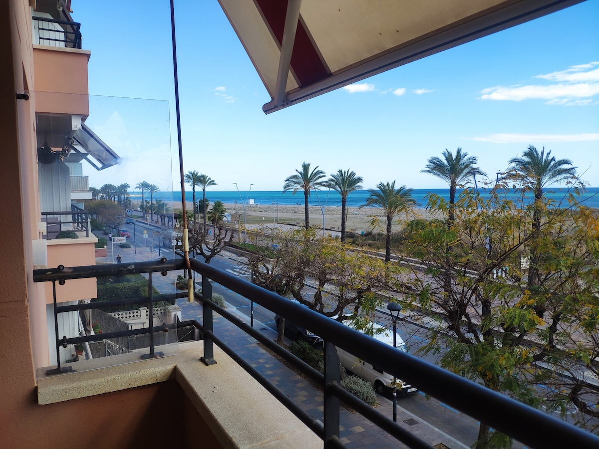 Beachfront apartment near Barcelona