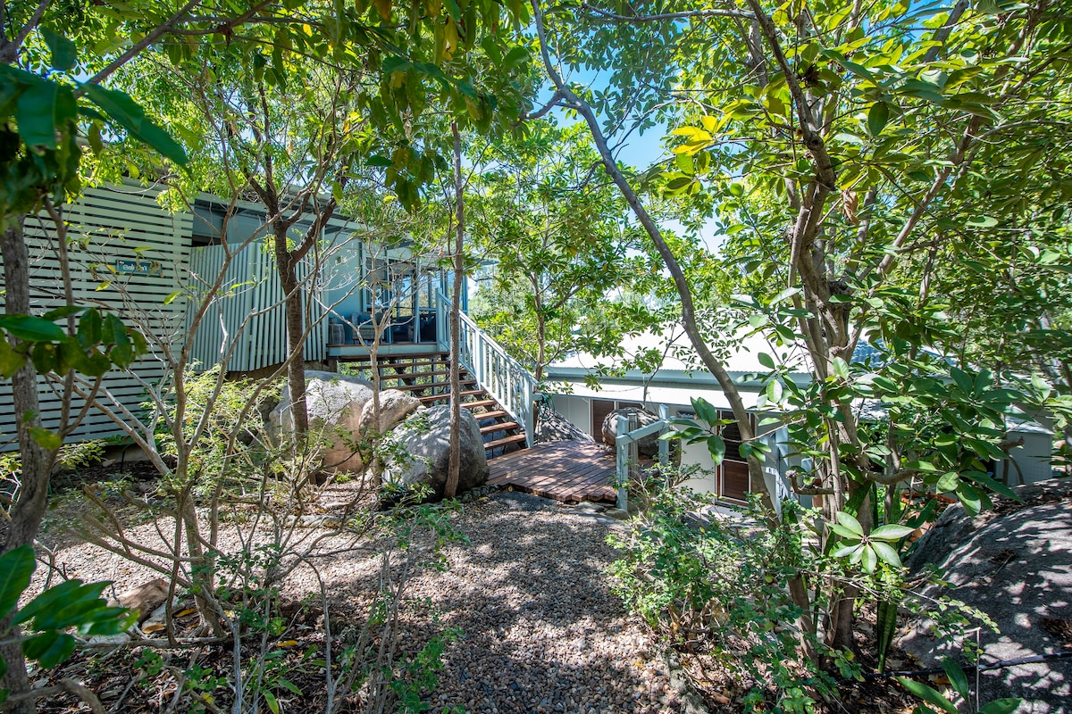 Twin Cottages -岛屿度假胜地，靠近海滩和灌木丛