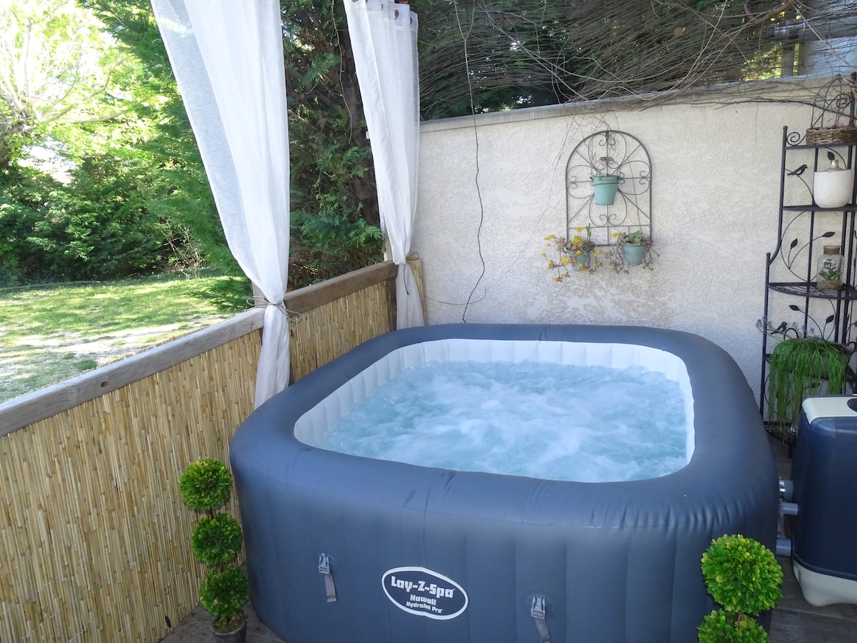 T3, piscine chauffée et jacuzzi privatif, kit bébé