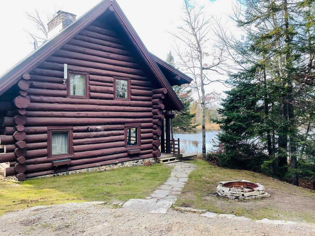 德拉蒙德岛度假村（ Drummond Island Resort ） -池塘小屋4卧室