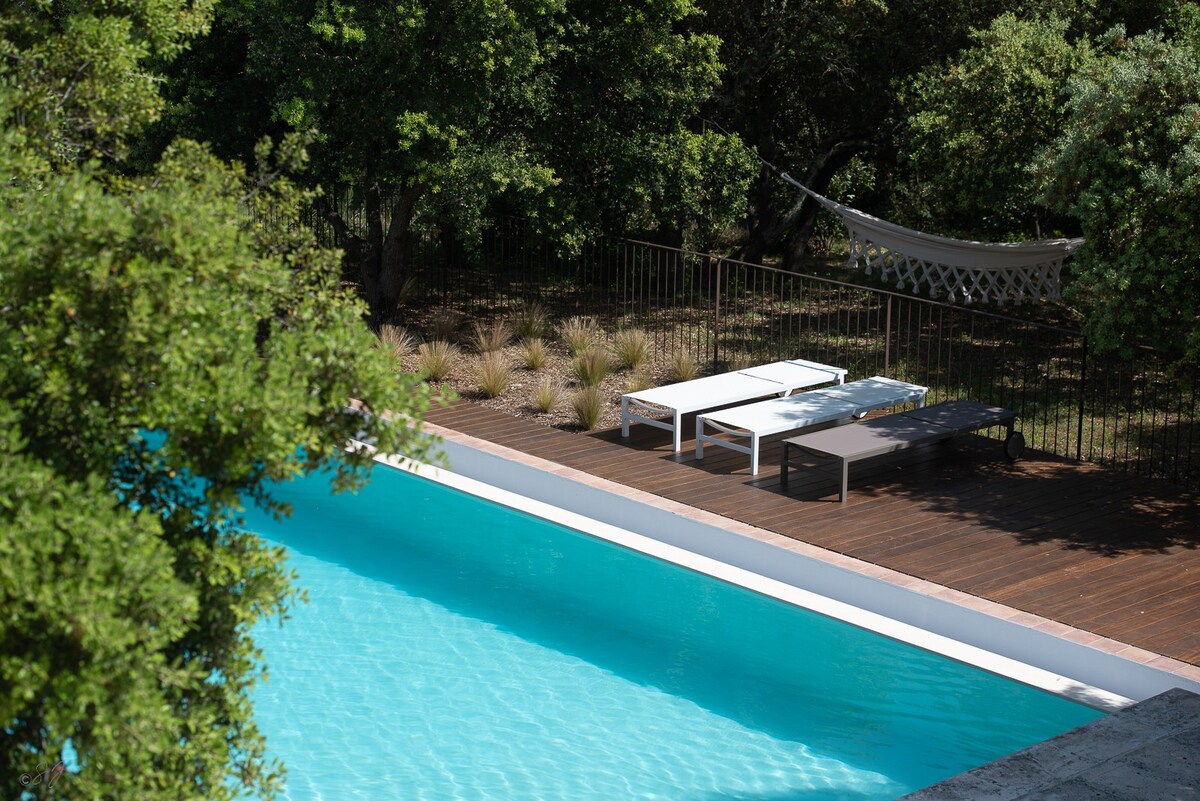 escape in Provencev! Large swimming pool.