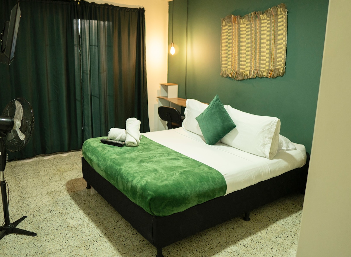 Nice room in Zona rosa:Discover the best of la70