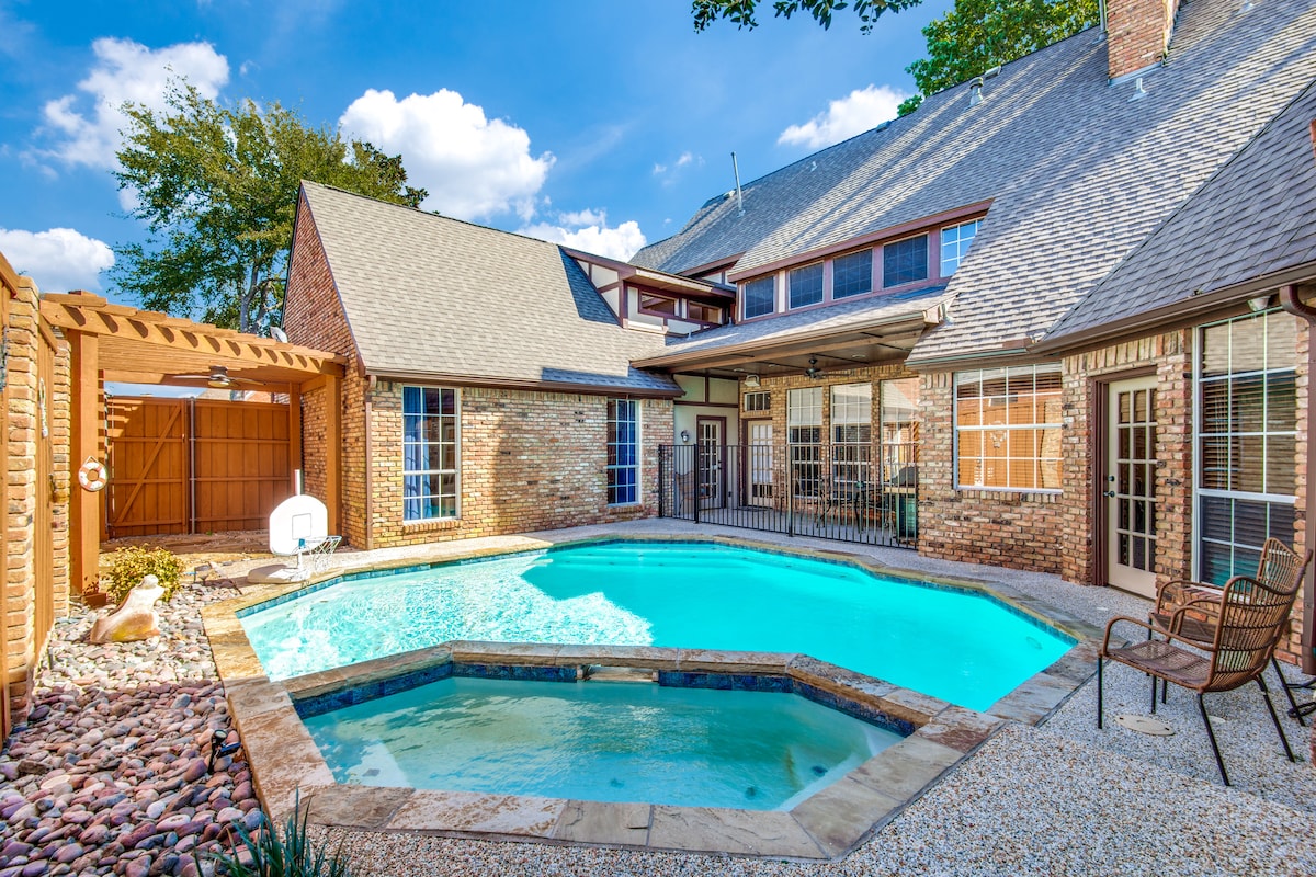 Pool, Hot Tub, Theater Room, & Game Room!