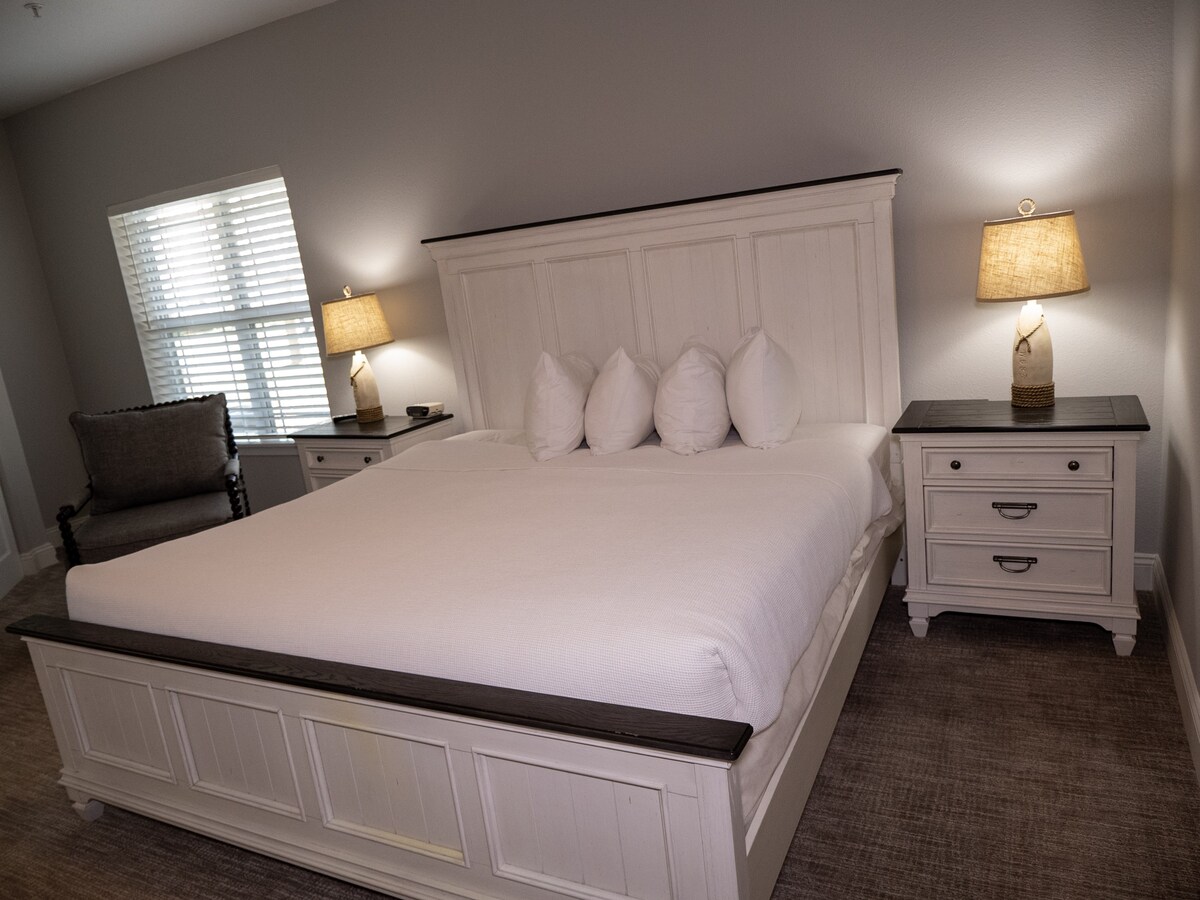 230-  Beautifully Updated 1 Bedroom Condo Suite