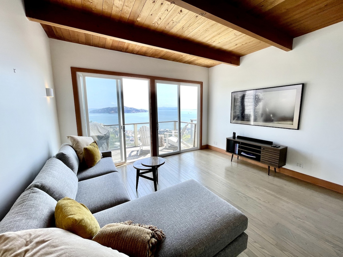 现代双卧室山坡房源，可欣赏海湾景观