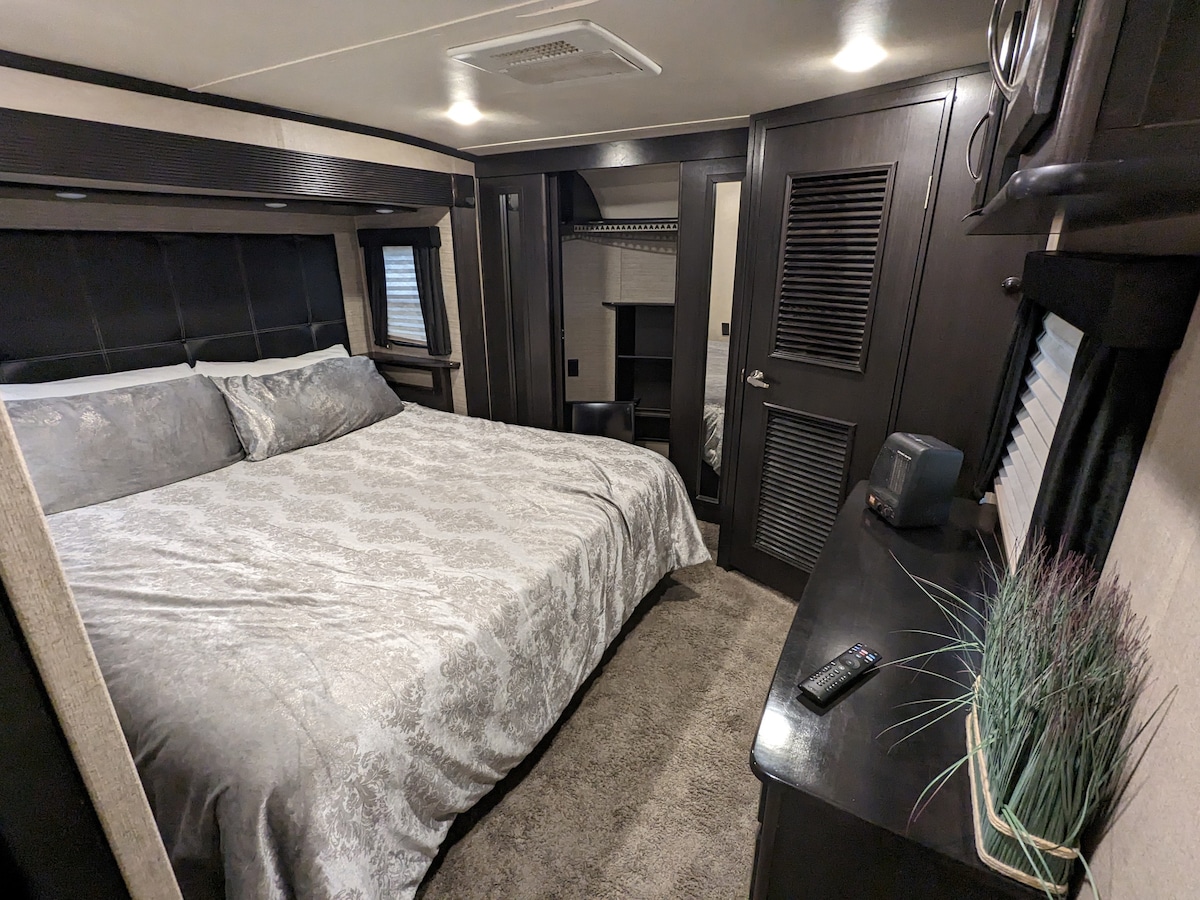 Outdoor Adventurer 's RV Getaway, Virgin UT