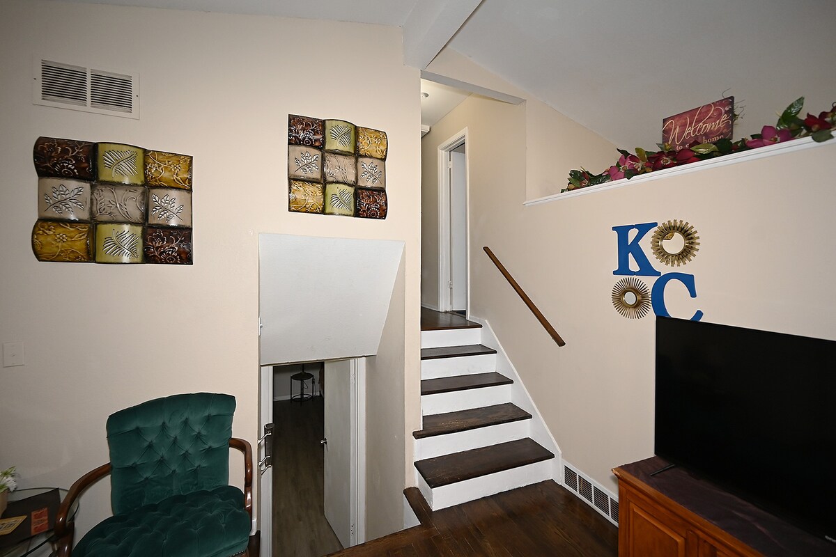 Restful and homey with convenient location in KC