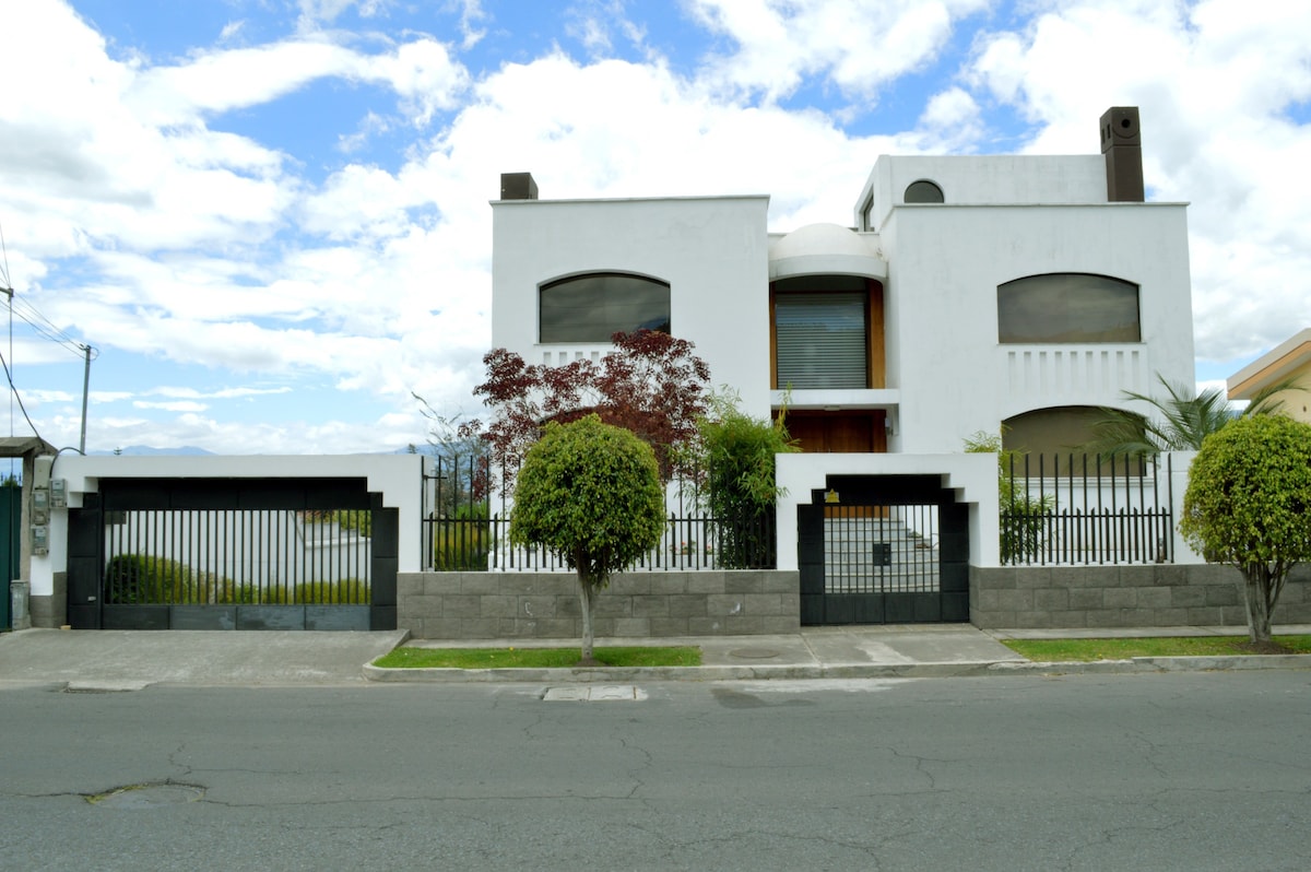 Habitaciones con baño privado en cumbaya