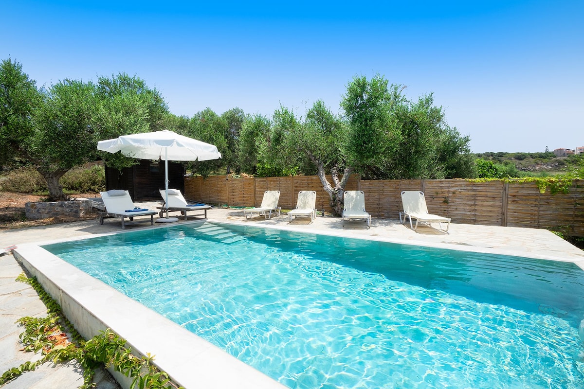 Fortino Villa, 1 BD & attic, private pool, seaside