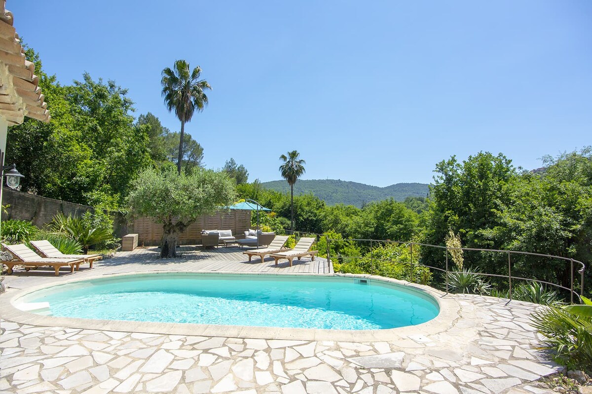 A gem in greenery : typical provencal mas