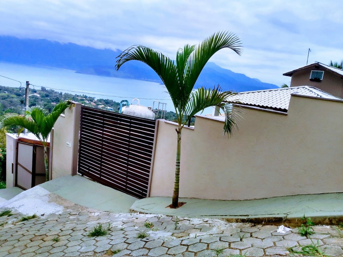 Casa com  jacuzzi com vista deslumbrante para mar.