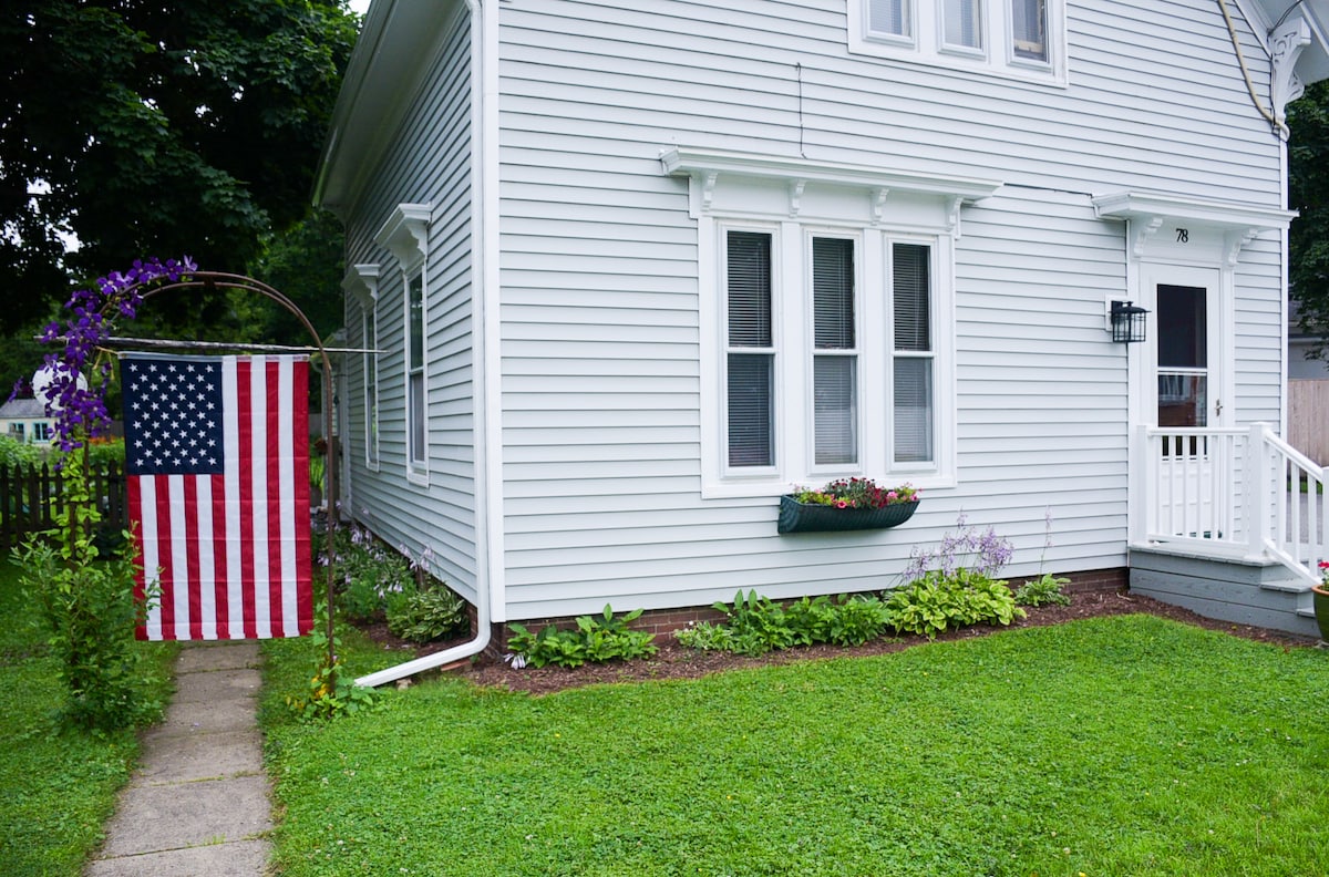 The Front Apartment