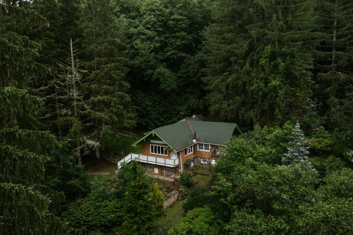 Gingerbread House- a 1950s Catskills Chalet