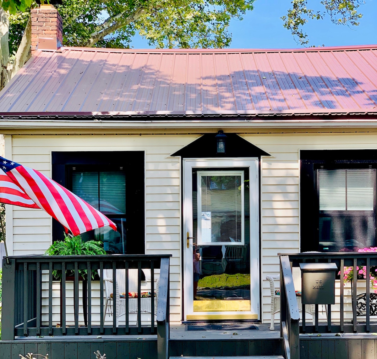 Lydia 's Lake Erie Cottage