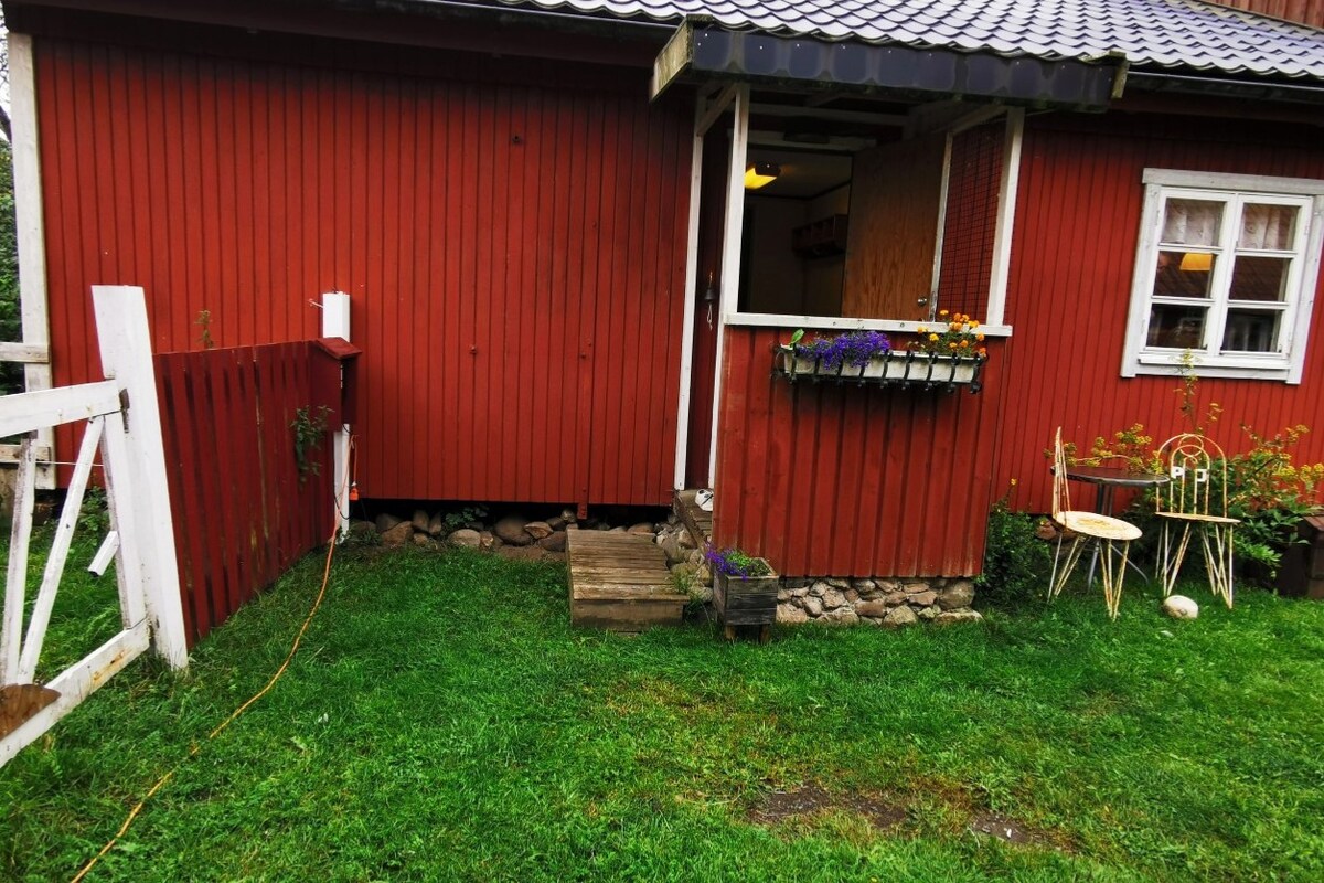 位于斯科讷（ Skåne ）中心农场的乡村小屋（双人床）房间