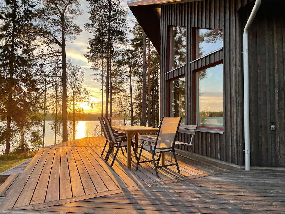 Unika trädhuset vid sjön