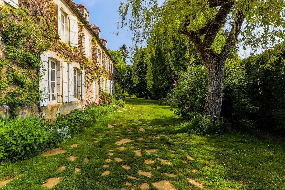 Manoir Delarue gîte and B + B - Chouvigny