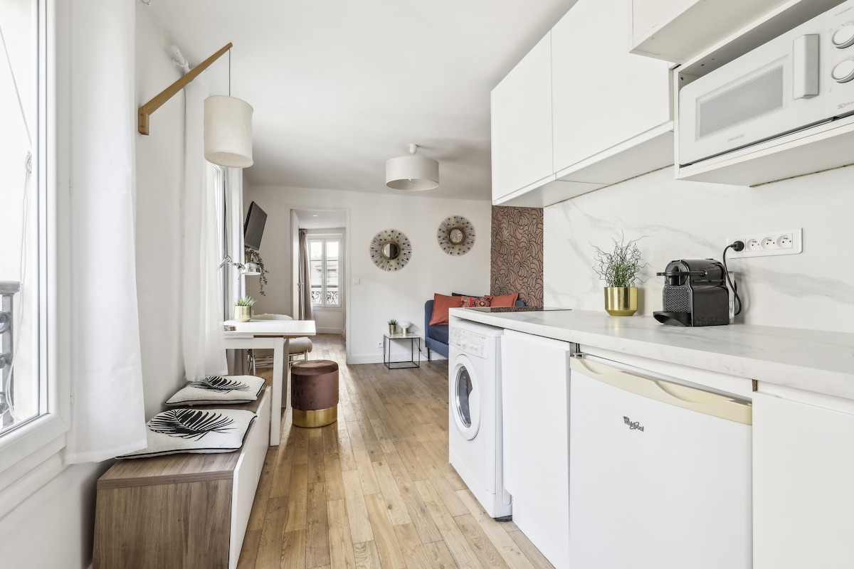 Fontaine au roi . Appartement chic près du Marais