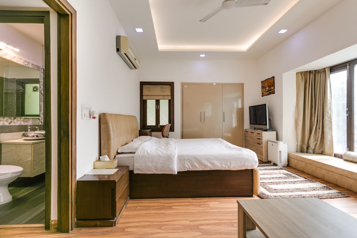 Studio apartment in Safdarjung enclave,South Delhi