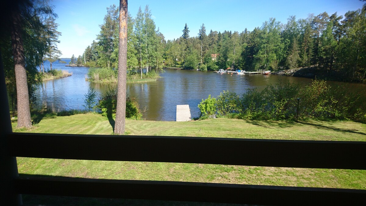 Talo järven rannalla Tampereella