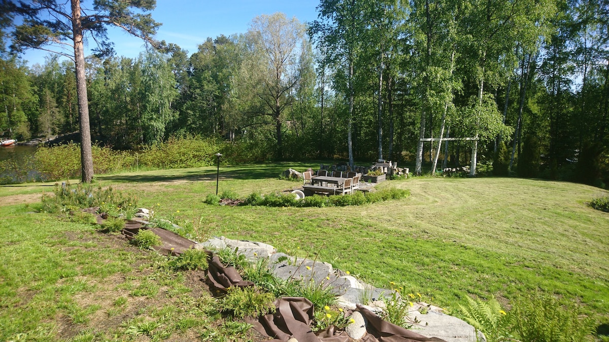 Talo järven rannalla Tampereella