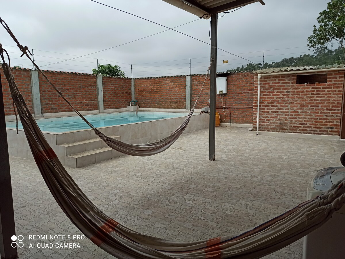 阿瓜斯卡连特斯带泳池的度假屋