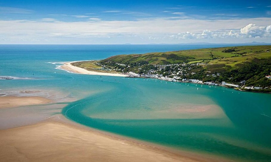 In Aberdovey SLEEPS 5, FAB LOCATION  whole cottage