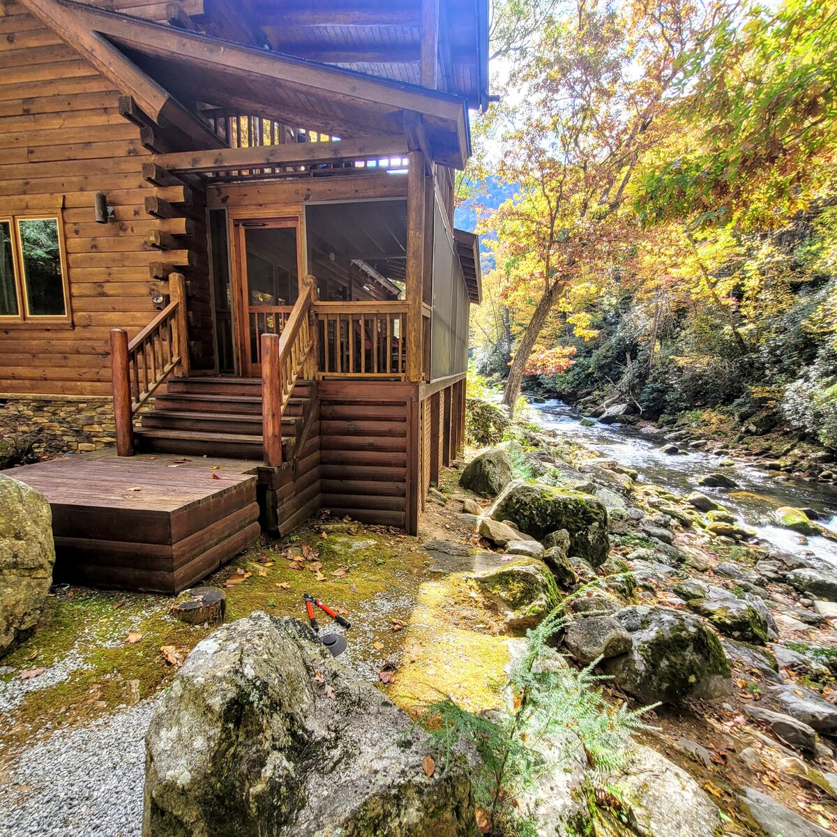 怀特沃特山原木小屋