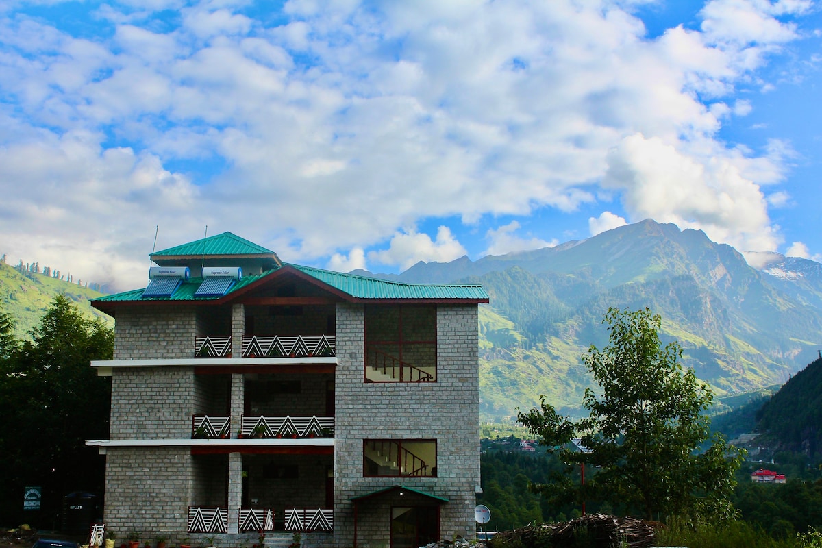 Leela Cottages Manali with King Room