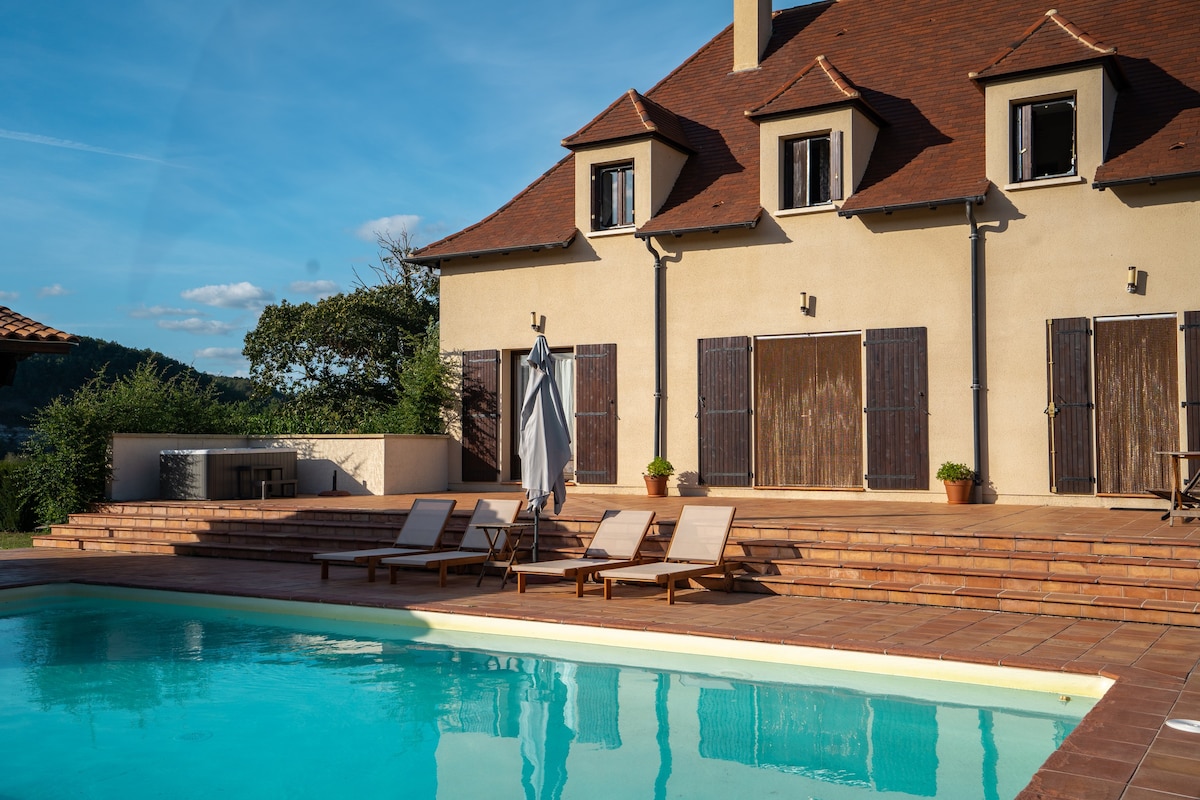 多尔多涅河畔美丽带泳池的美丽别墅