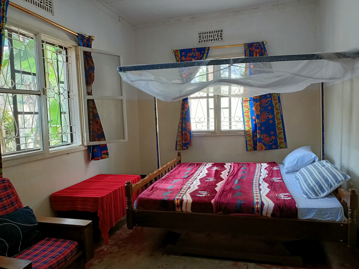 Charming Stay at a Women-Empowerment-Center (NGO)