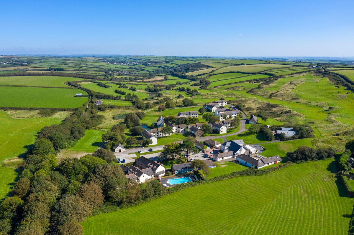 Woolacombe, Valley View Cottage with shared pool.