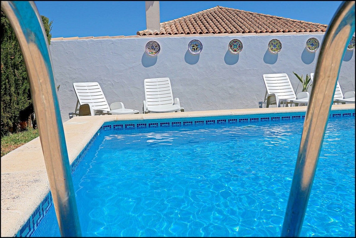 Ideal para parejas, con piscina en Conil (317)