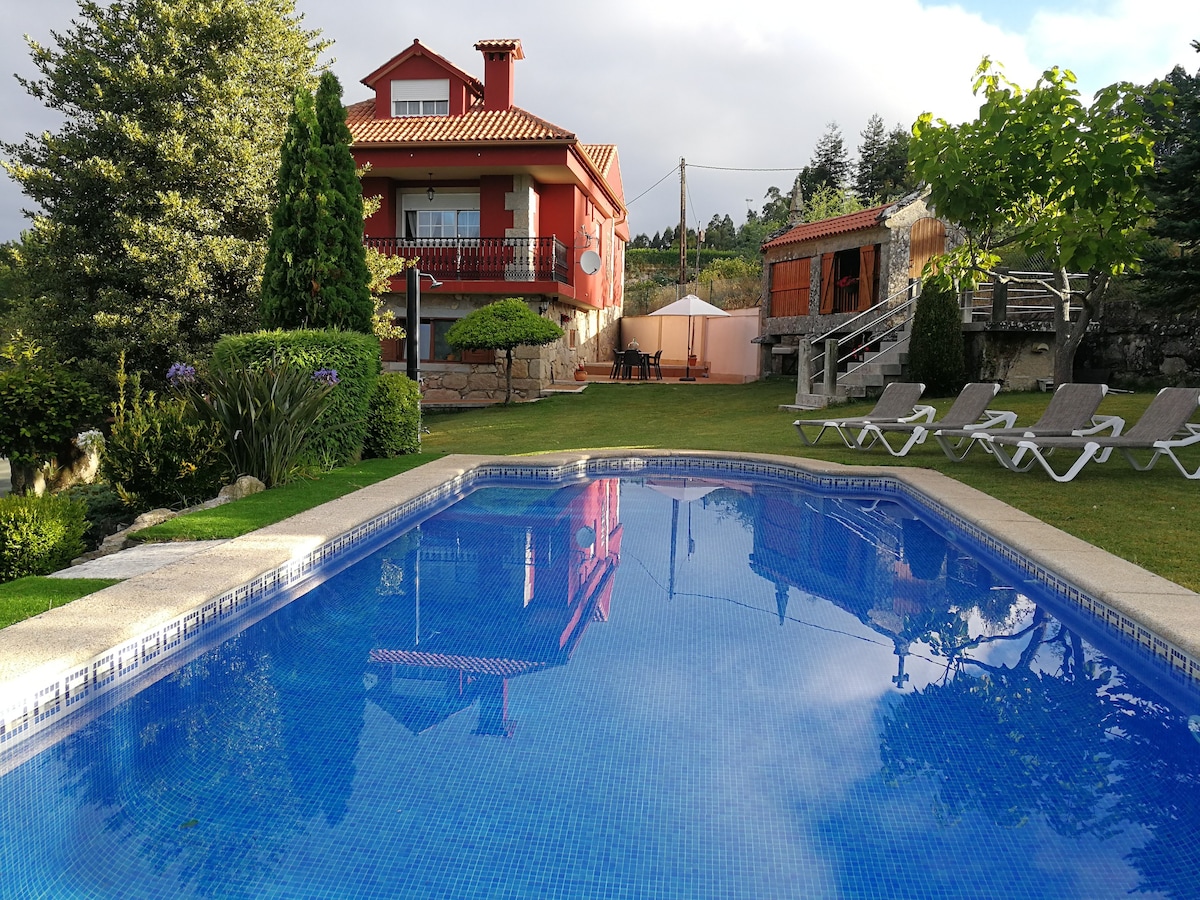 Chalet con piscina en Nigran: “Villa Pazos”