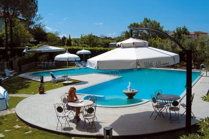 Casa Vacanze Geranio ：距离泳池仅一步之遥