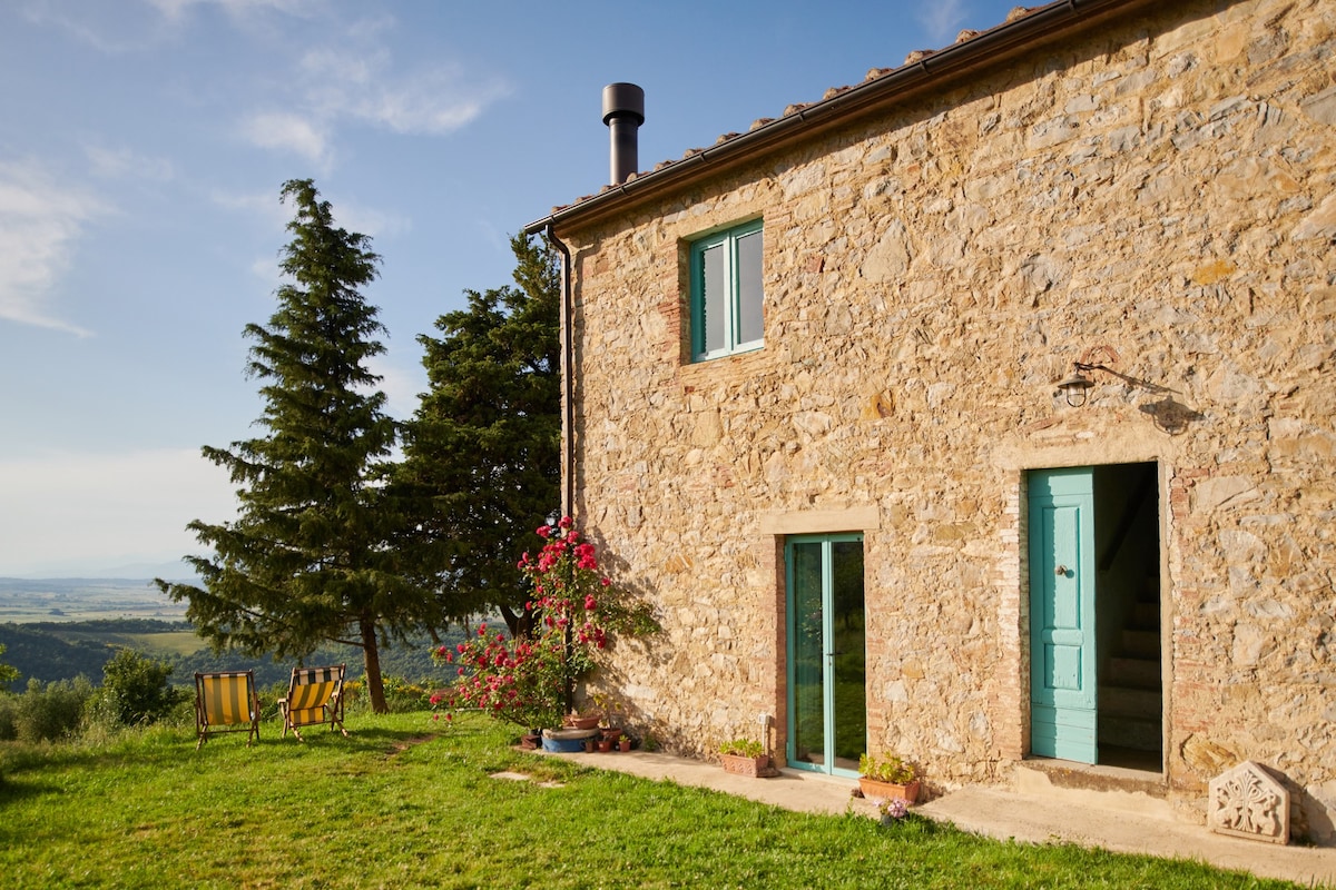 Bedroom in olive farm ~ Agricola Ombra, Lajatico