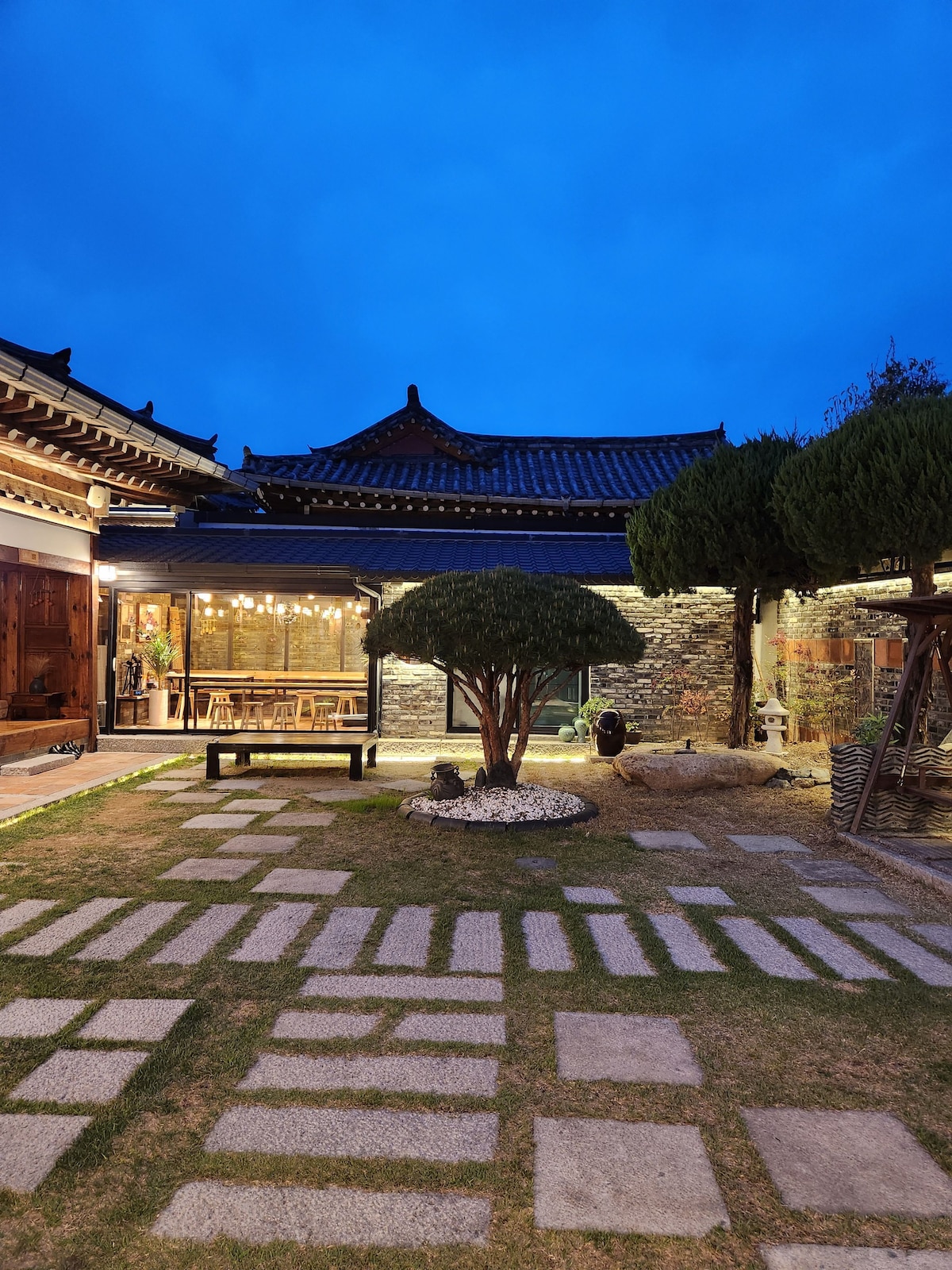 Shin Lago-tak (Cheonma 106)/Hwangnidan-gil中心位置/提供免费早餐/洗漱用品/宽敞的草坪